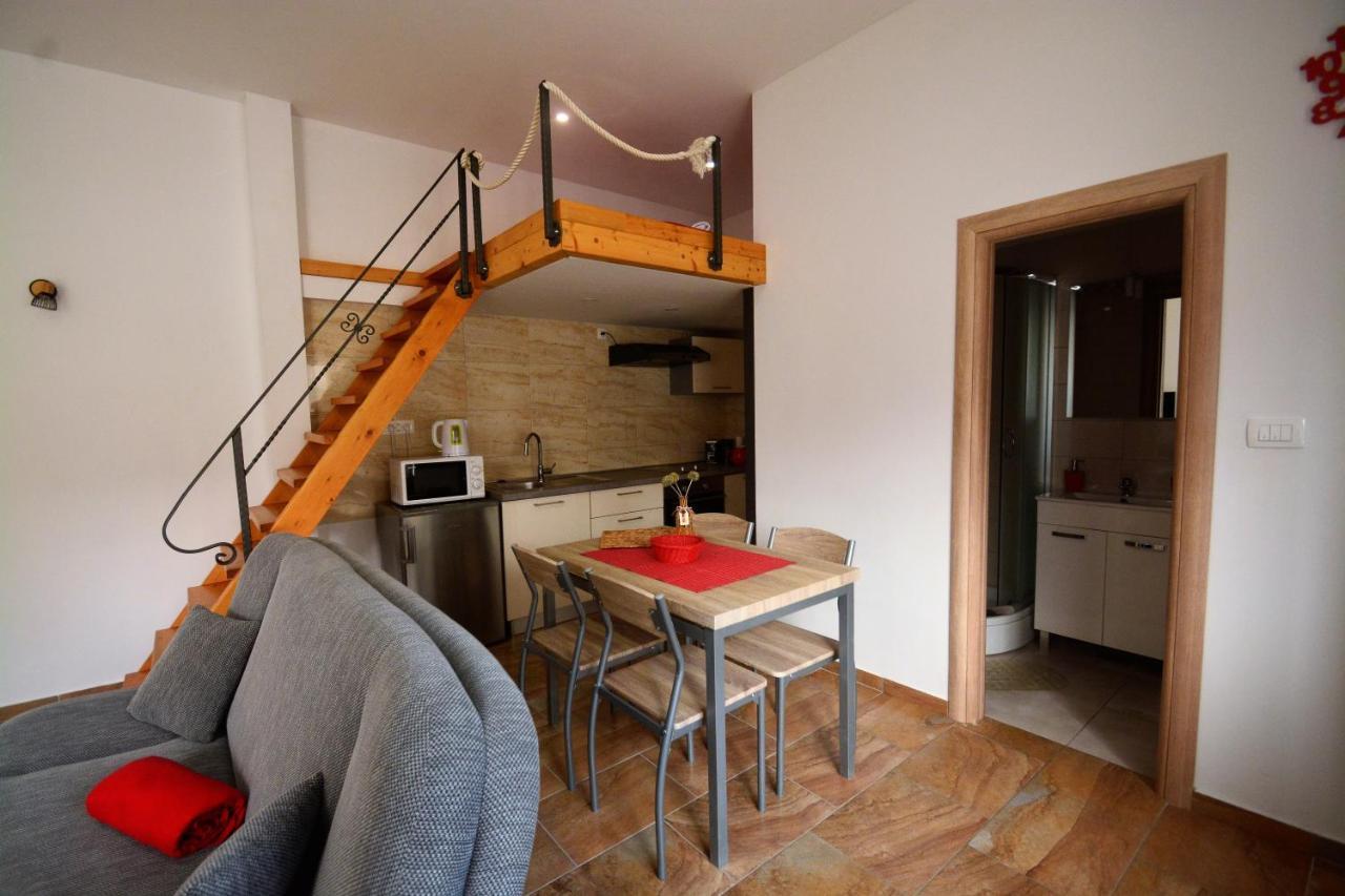 Kala And Tina Apartments โปดสตรานา ภายนอก รูปภาพ